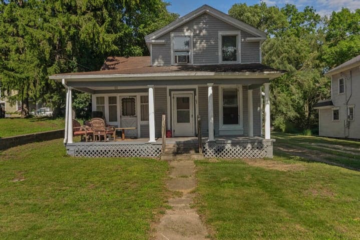 63 Oak Street, Hillsdale, MI 49242