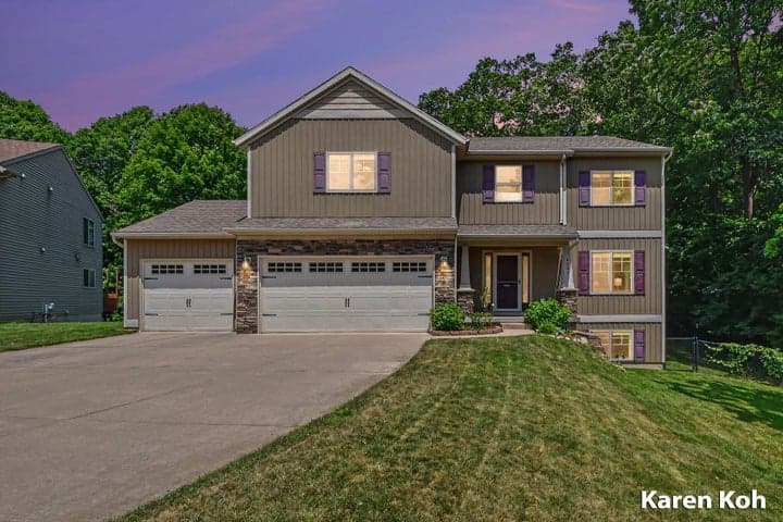 4521 Burton Forest Court SE, Grand Rapids, MI 49546