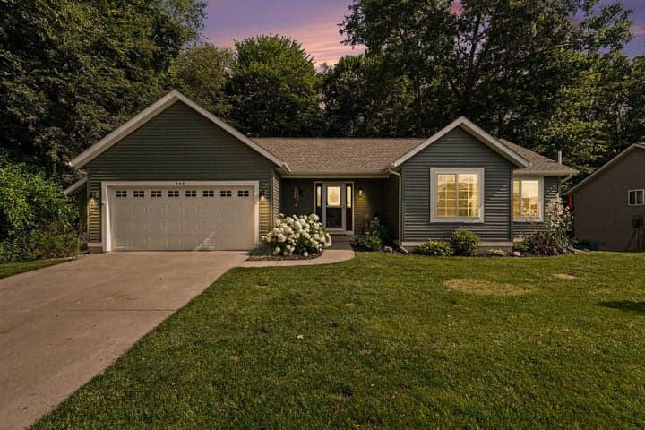 944 Oak Brook Court, Middleville, MI 49333