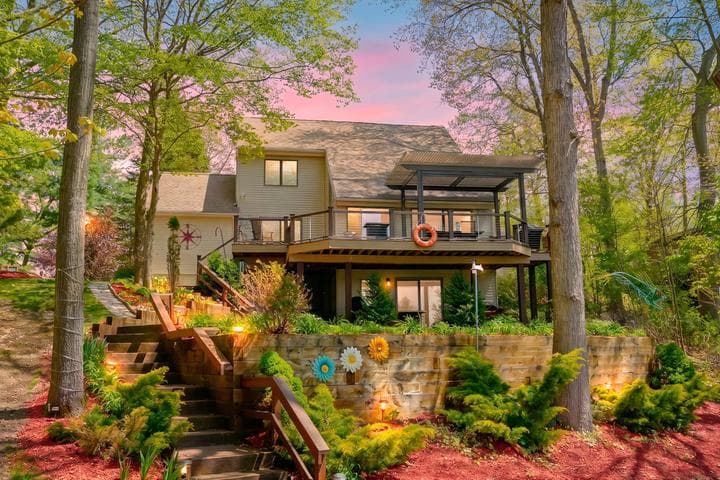 11003 South Drive, Plainwell, MI 49080
