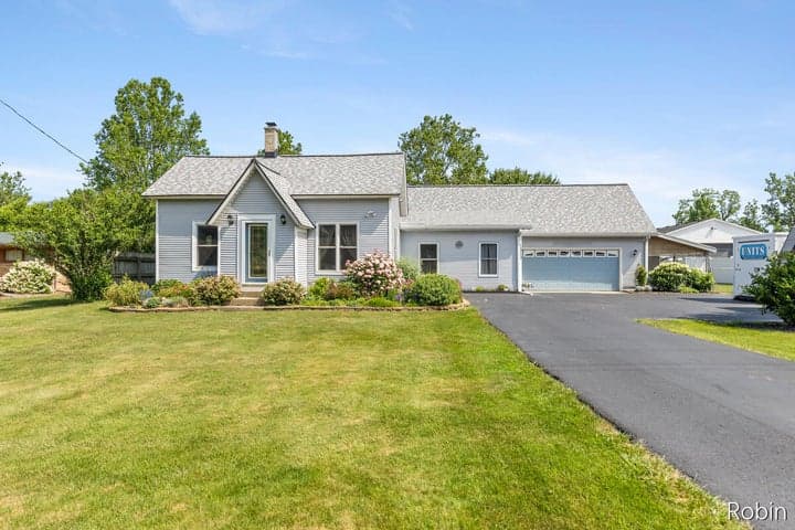 1213 Hayes Street NW, Marne, MI 49435
