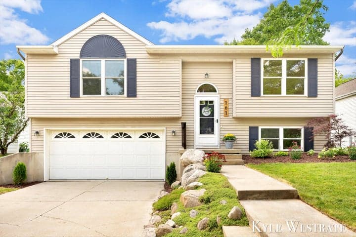 161 Rollingwood Drive, Rockford, MI 49341