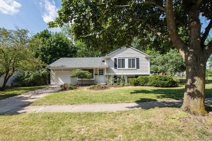 2897 Ticknor Court, Ann Arbor, MI 48104