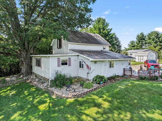 829 E Wagner Road, Buchanan, MI 49107