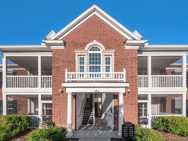 964 W Summerfield Glen Circle 96, Ann Arbor, MI 48103