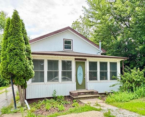 210 E Ash Street, Three Oaks, MI 49128