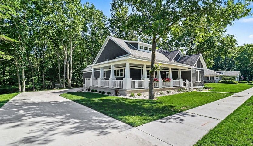 20 Kenneth Street, Pentwater, MI 49449