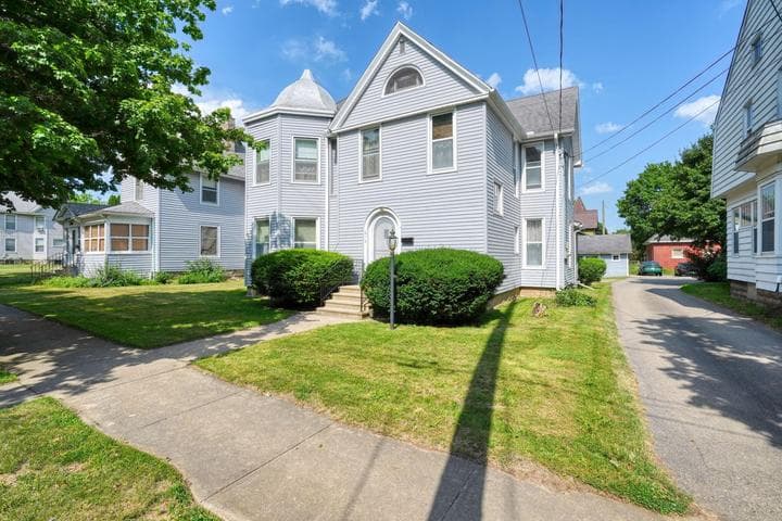 615 2nd Street, Jackson, MI 49203