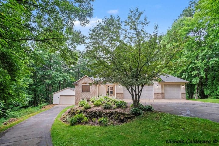 11249 Wild Pond Drive NE, Rockford, MI 49341