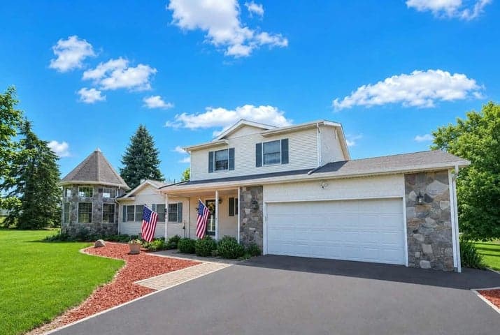 6640 Wolf Lake Road, Jackson, MI 49201