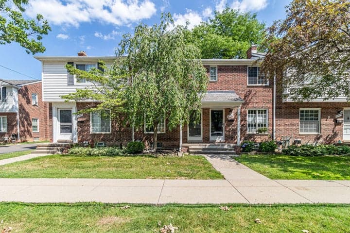22960 Marter Road, Saint Clair Shores, MI 48080