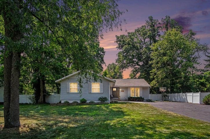 6146 Burton Street SE, Grand Rapids, MI 49546
