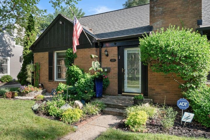 1127 Lakeway Avenue, Kalamazoo, MI 49001