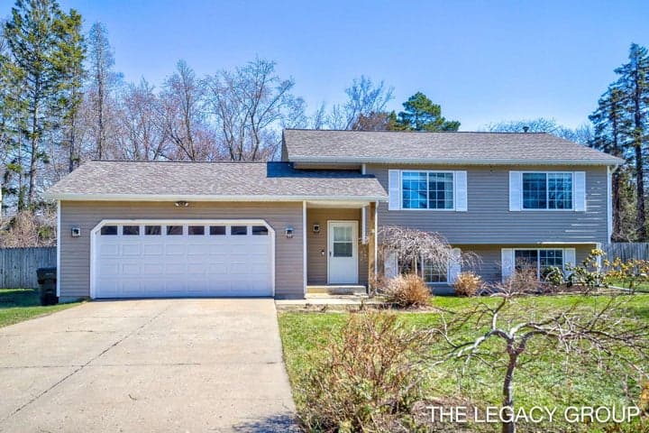 651 S 160th Avenue, Holland, MI 49423