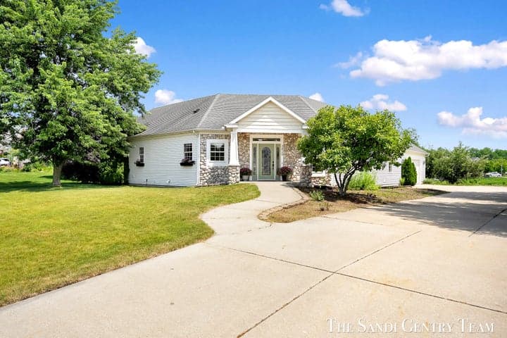 3819 Acadia Drive, Hudsonville, MI 49426