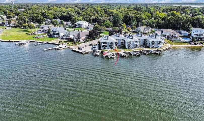 400 Lakeview Court 01A, Spring Lake, MI 49456