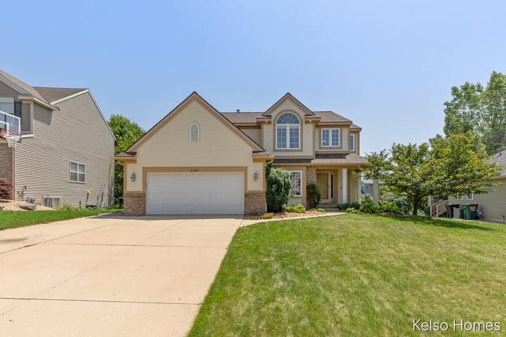 2222 Beatrice Drive NE, Grand Rapids, MI 49505