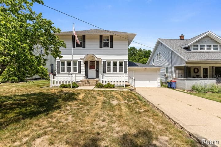 1545 4th Street NW, Grand Rapids, MI 49504