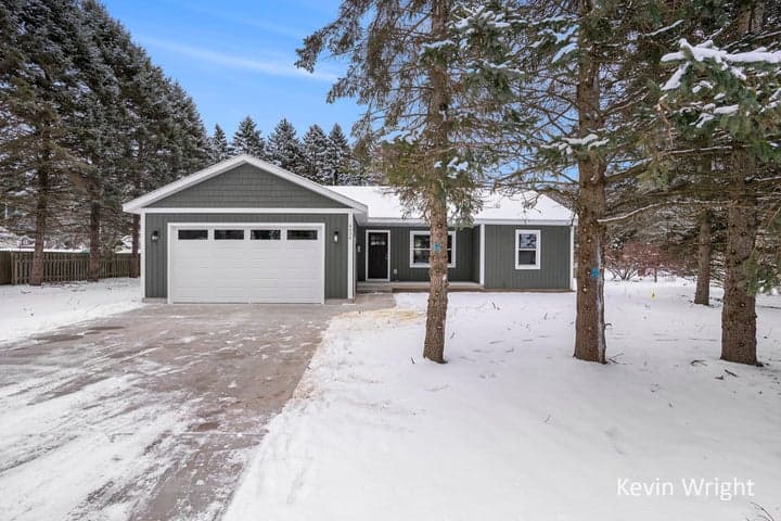 877 Amity Avenue, Muskegon, MI 49442