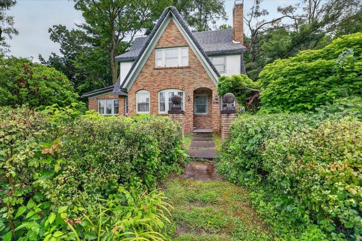 1124 Ashley Drive, Kalamazoo, MI 49048