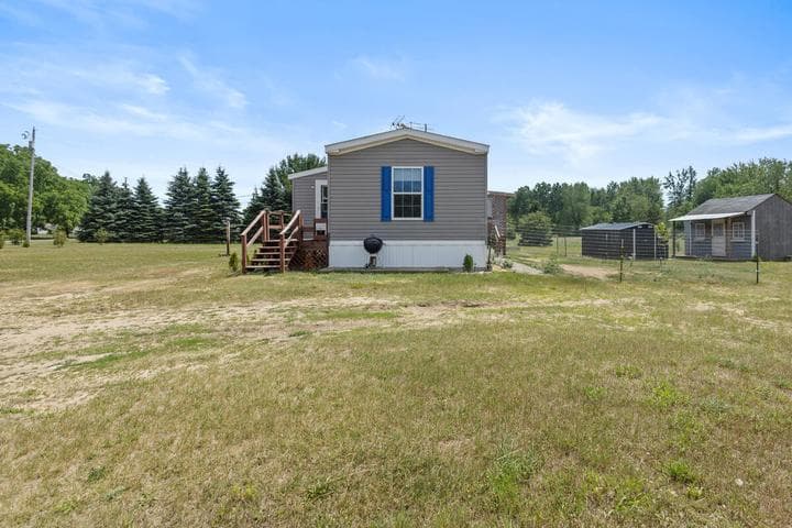 20089 W Lake Montcalm Road, Howard City, MI 49329