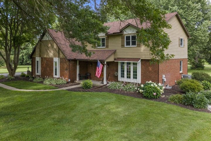 22279 Loupee Drive, Cassopolis, MI 49031