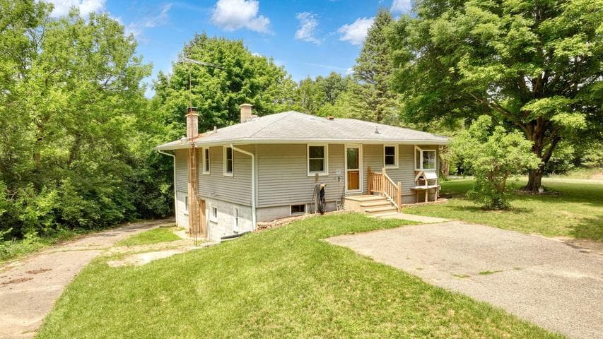 3930 Hoyer Road, Jackson, MI 49201