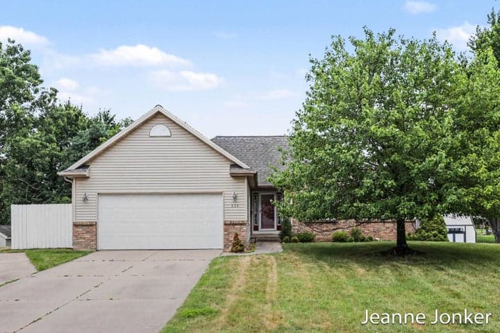 931 Sunset Hills Avenue NW, Grand Rapids, MI 49534