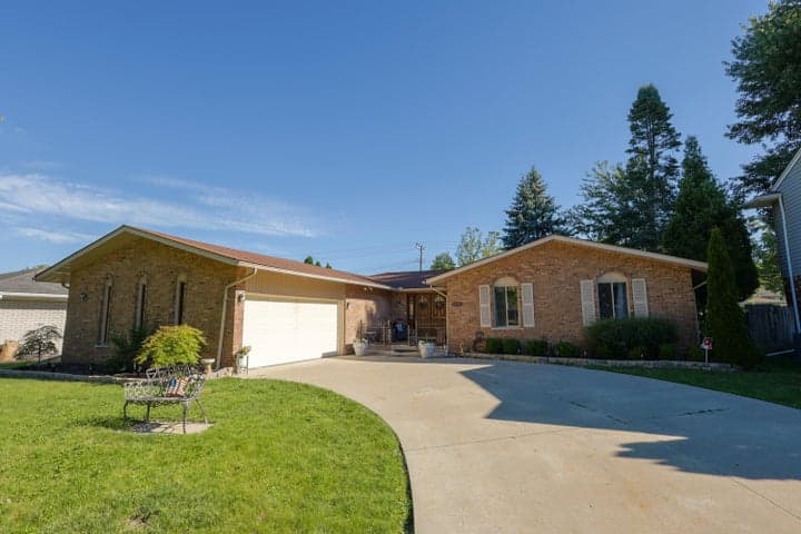 23355 Robert John Street, Saint Clair Shores, MI 48080