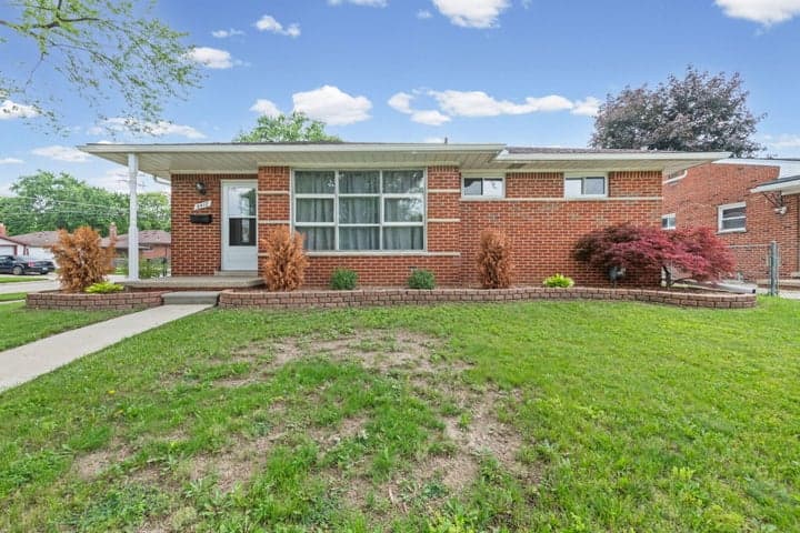 8417 Colonial Street, Dearborn Heights, MI 48127