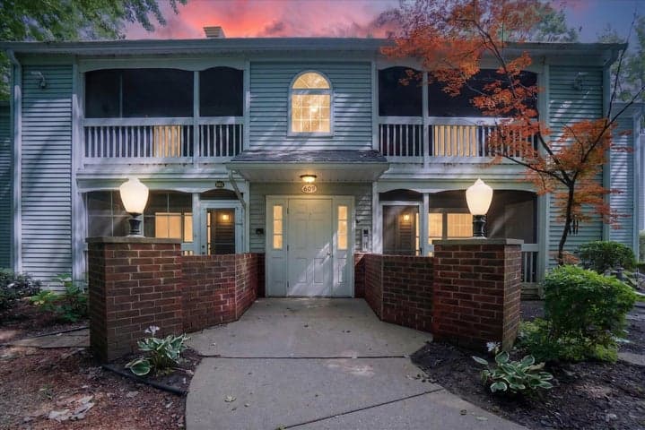609 Curzon Court 203, Howell, MI 48843
