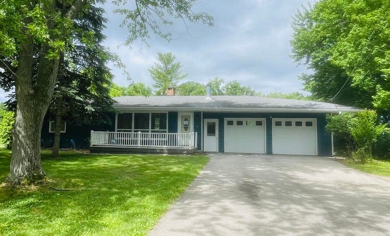 1806 Barr Street, Hillsdale, MI 49242