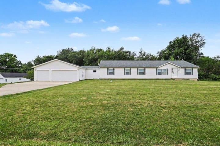 15690 Madron Lake Road, Buchanan, MI 49107