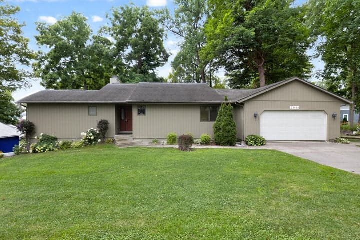 22403 Maple Row Street, Cassopolis, MI 49031