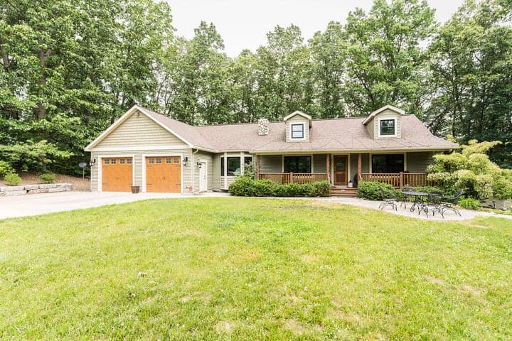 8319 Pine Island Drive NE, Comstock Park, MI 49321