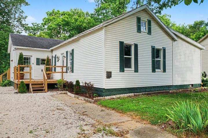 212 S Lowe Street, Dowagiac, MI 49047