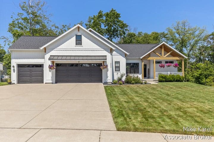 3349 Box Elder Drive, Jenison, MI 49428