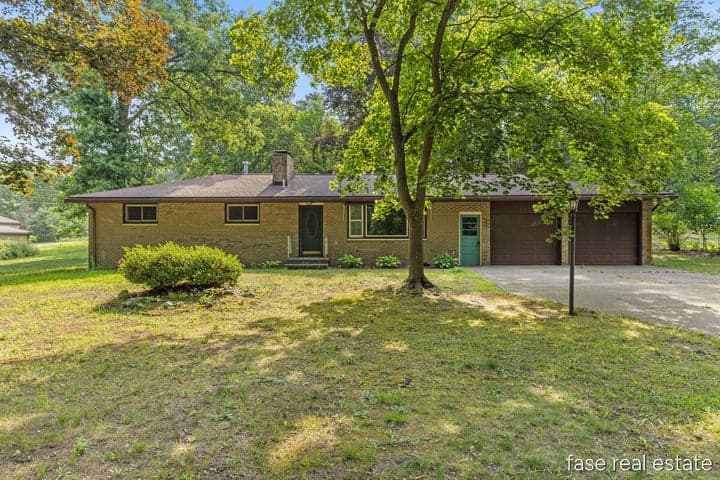 7676 Courtland Drive NE, Rockford, MI 49341