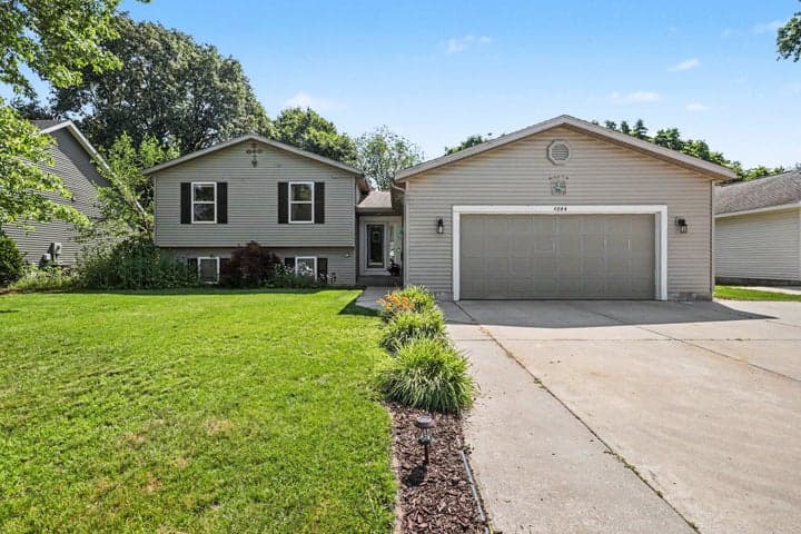 4844 Emerald Street, Norton Shores, MI 49441