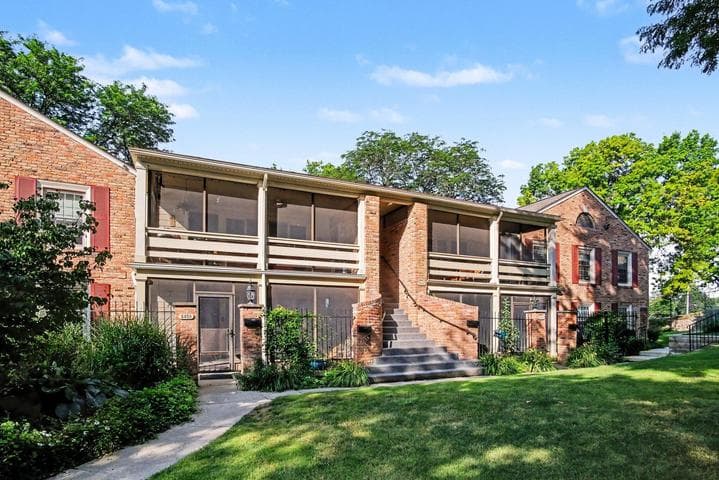 2432 Village Drive SE, Grand Rapids, MI 49506