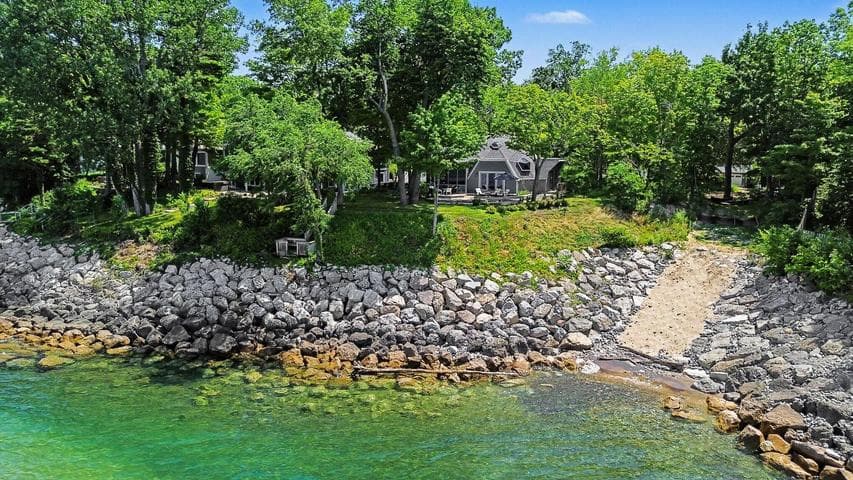 5924 Dunham Lane, Stevensville, MI 49127