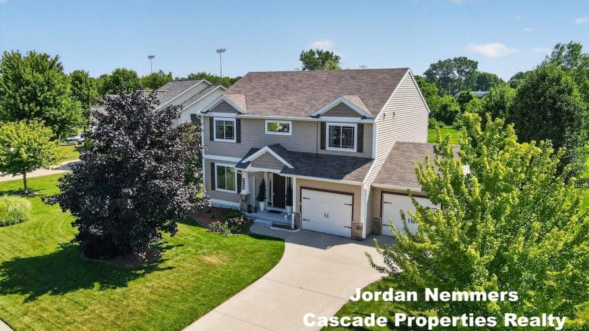 9600 Scotsmoor Drive SE, Caledonia, MI 49316