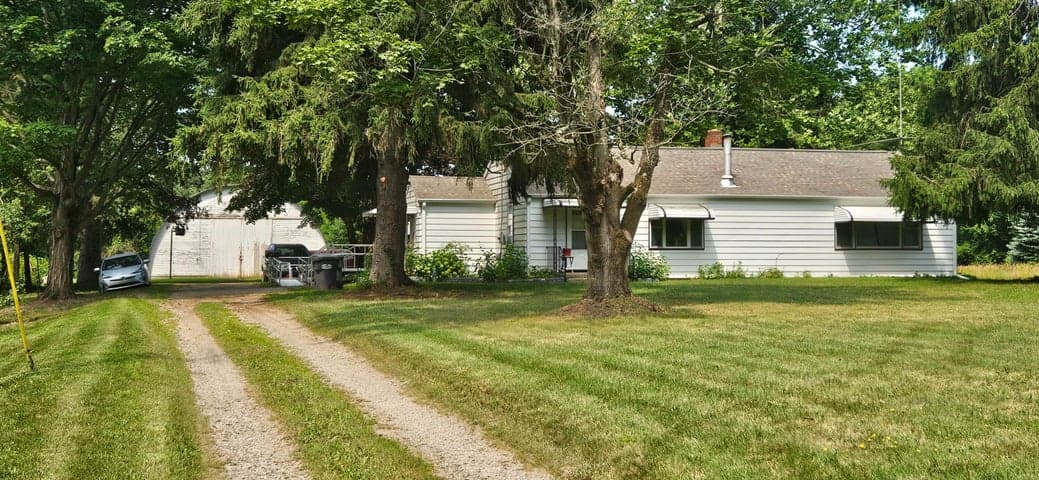 2335 N 33rd Street, Galesburg, MI 49053