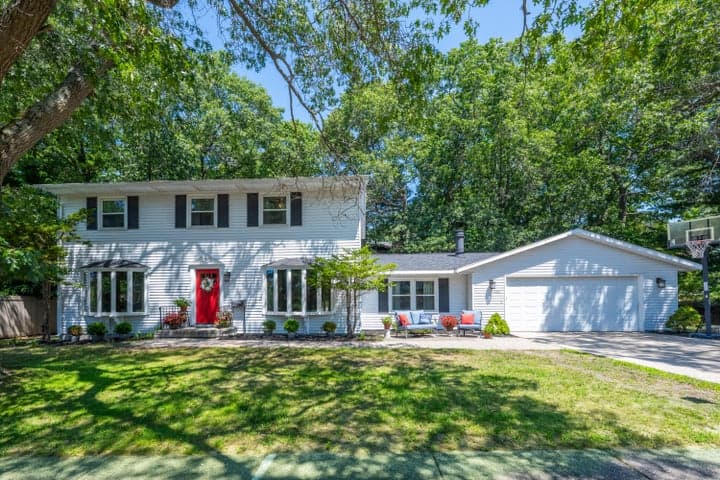2240 Pleasant Hill Drive, Norton Shores, MI 49441