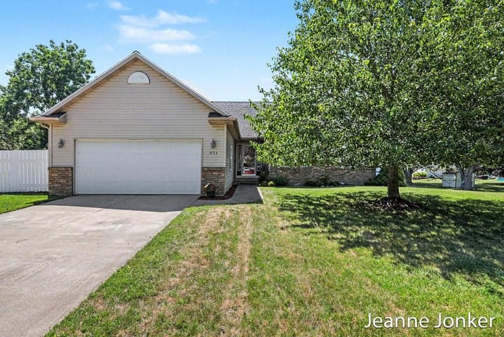 931 Sunset Hills Avenue NW, Grand Rapids, MI 49534