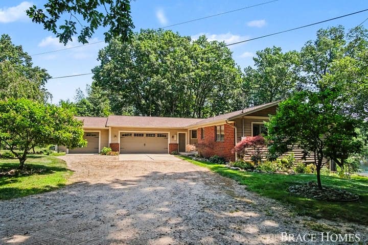 3050 Kenyon Lane, Middleville, MI 49333