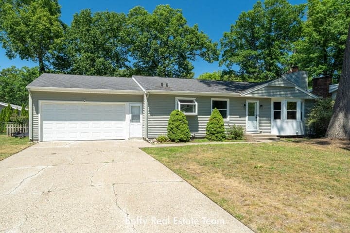 2160 Garland Drive, Norton Shores, MI 49441