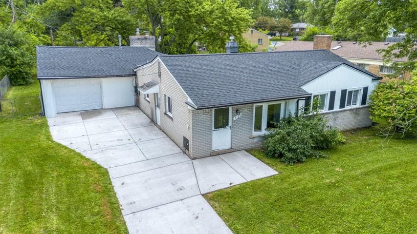 3168 Herbell Drive, Waterford, MI 48328