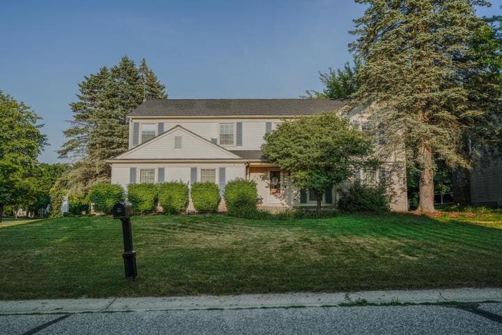 2411 Weathervane Road, West Bloomfield, MI 48324
