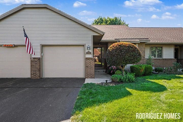 1731 Lakeview Drive, Zeeland, MI 49464